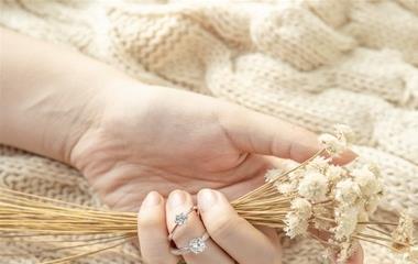 怎样追天蝎女生?