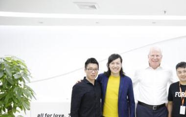 《进化心态学》作者戴维.巴斯我国首行走进情感咨询公司易解情感