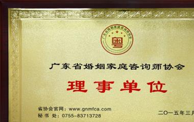 老友记第一季剧情介绍 友谊、爱情和作业故事