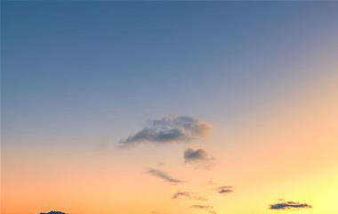 分手要删去联络方法吗,两人分手了应不应该删了